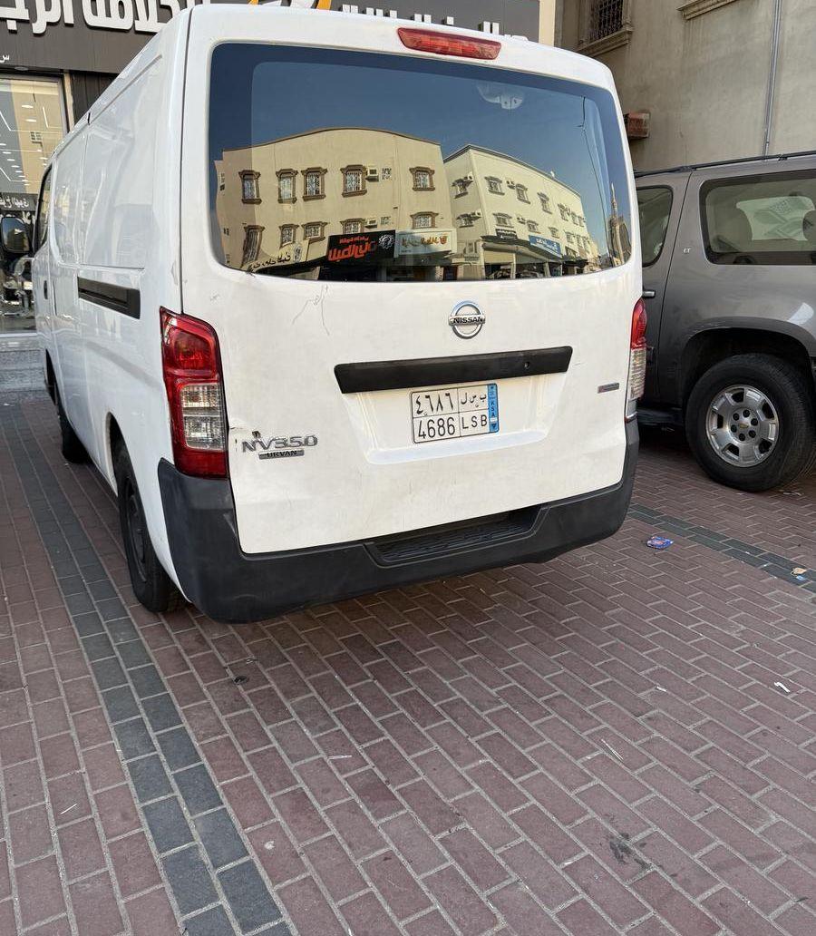 باص نيسان للبيع