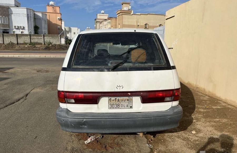 تويوتا بريفيا 1998