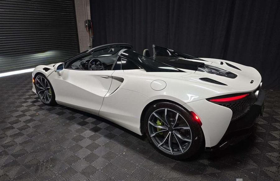 2025 McLaren Artura