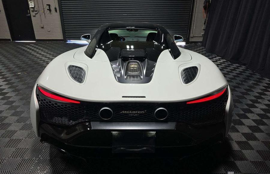 2025 McLaren Artura