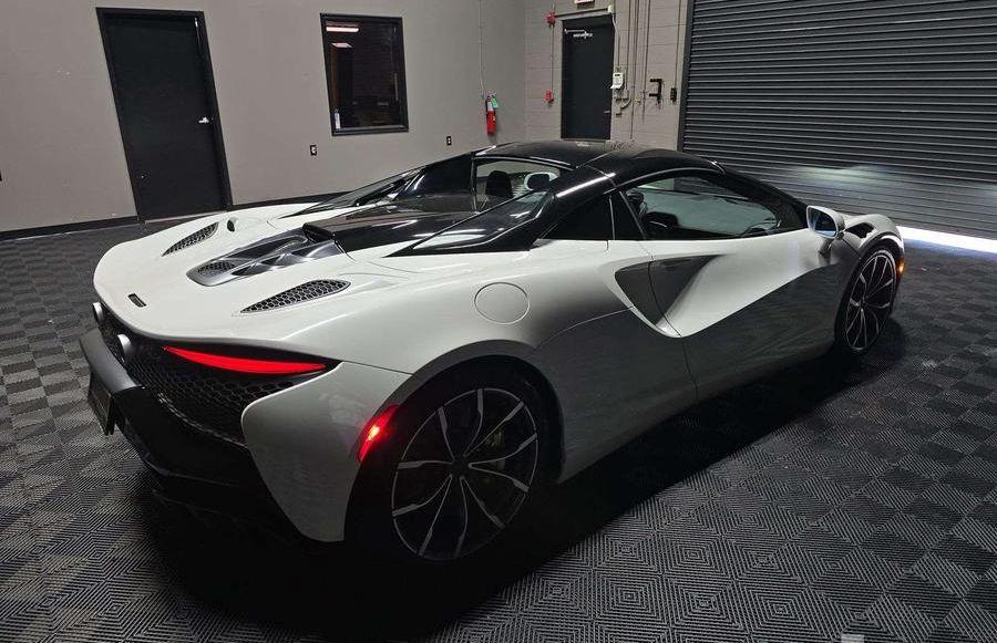 2025 McLaren Artura