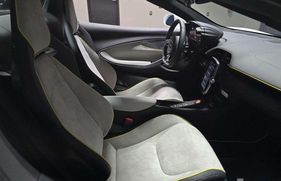 2025 McLaren Artura