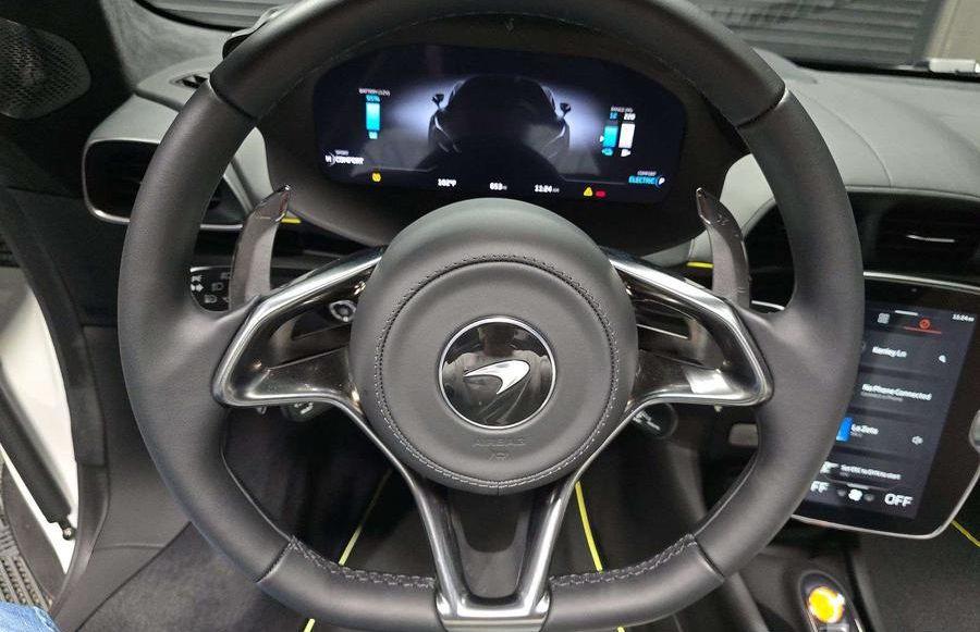 2025 McLaren Artura