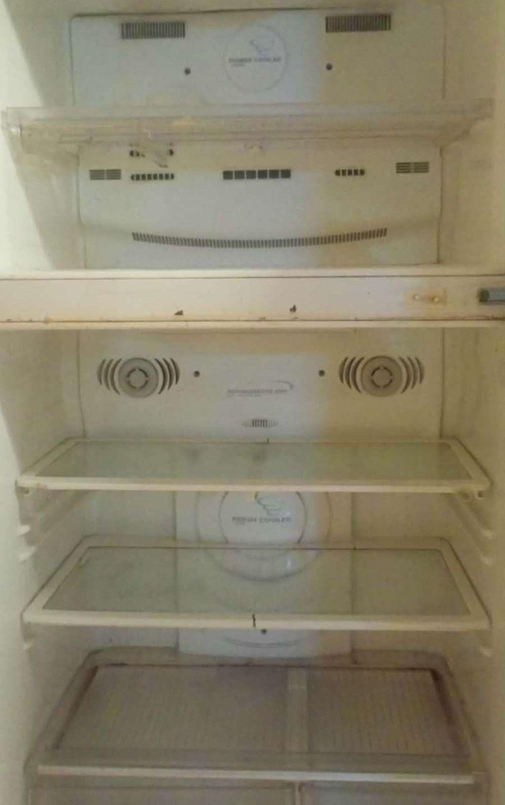 ثلاجة بحالة ممتازة