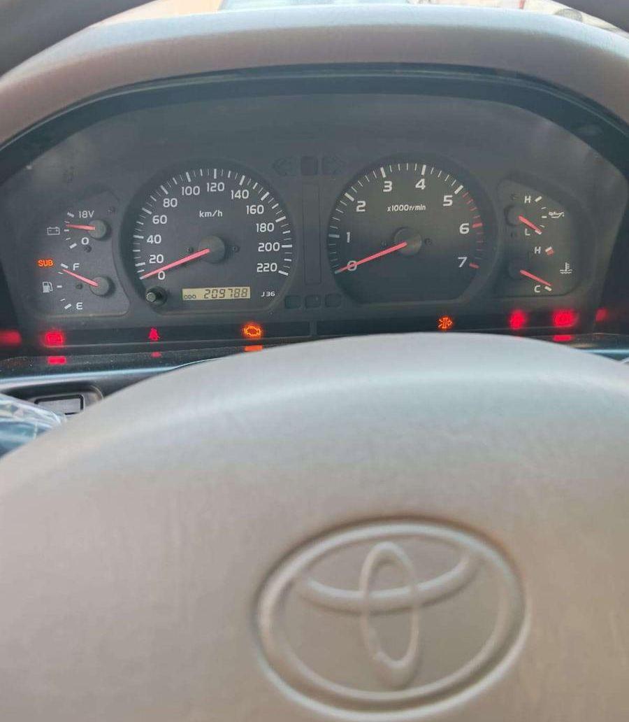 لاندكروزر موديل 99