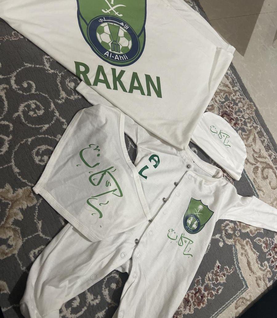 للبيع ملابس طفل