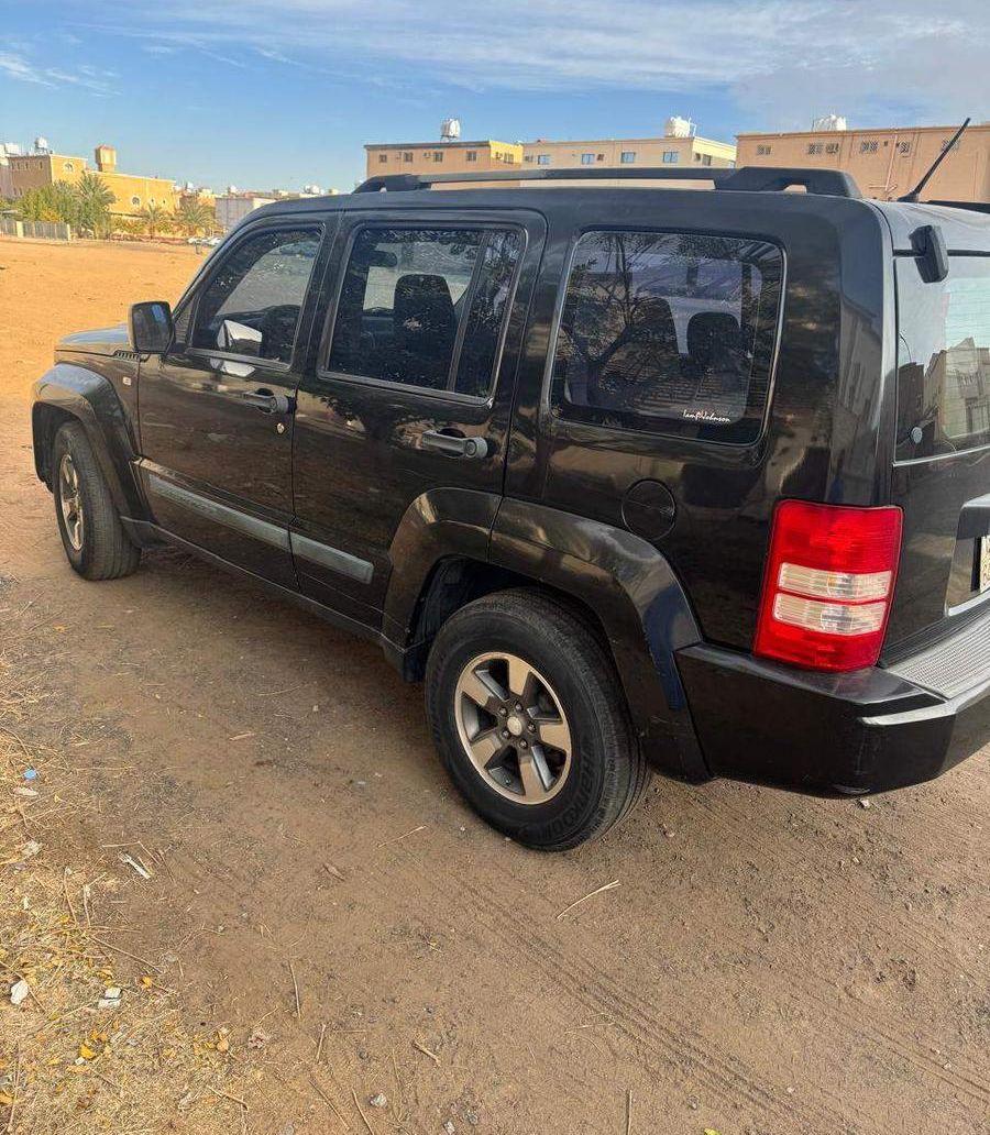 جيب شروكي 2008