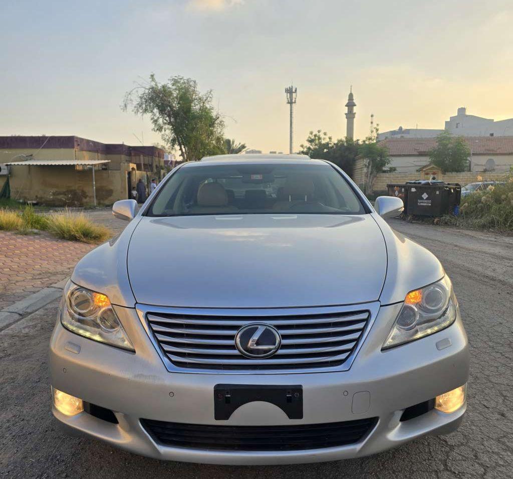 2011 لكزس LS