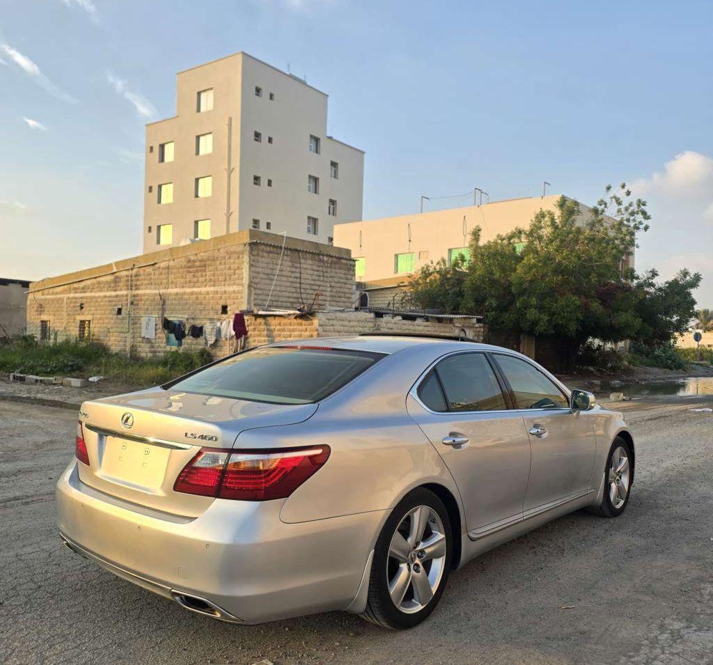 2011 لكزس LS