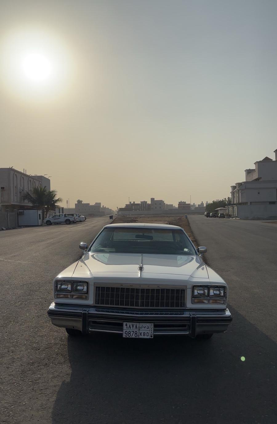 بيوك الكترا 1976