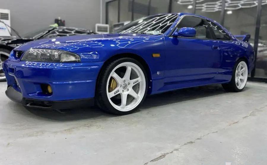 نيسان Skyline R33