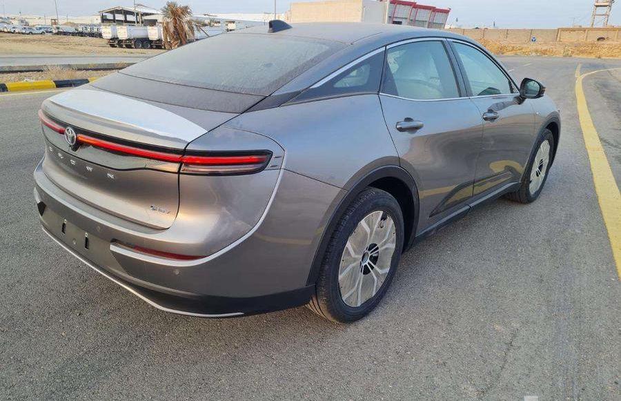 تويوتا كراون بريميوم