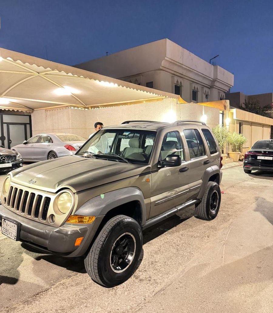 جيب شروكي ليبرتي