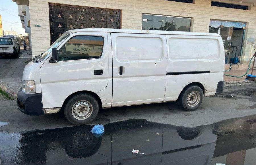 نيسان اورفان 2002