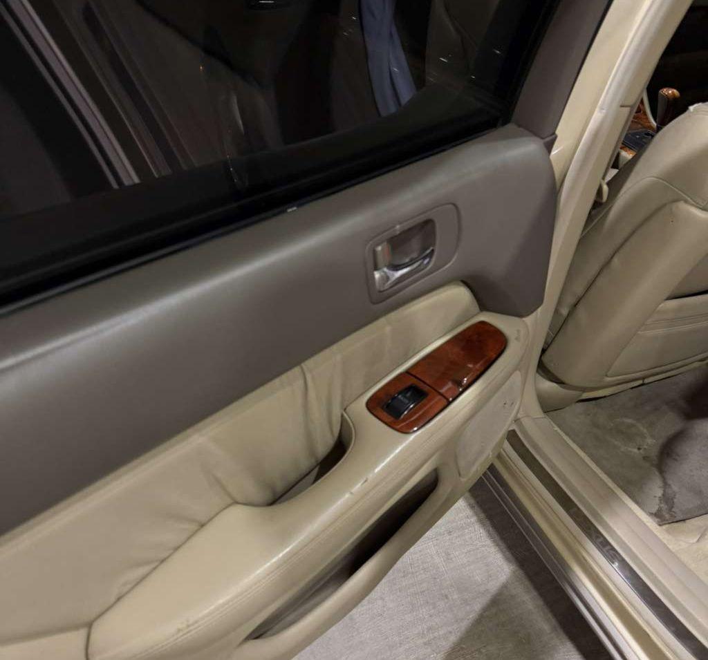 1999 لكزس LS