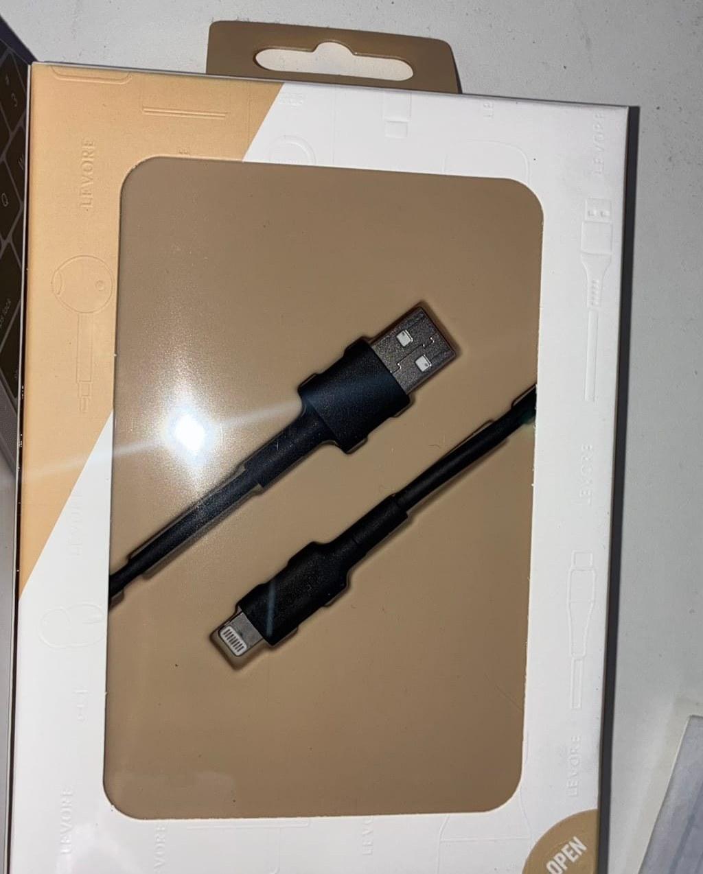 سلك شاحن ايفون