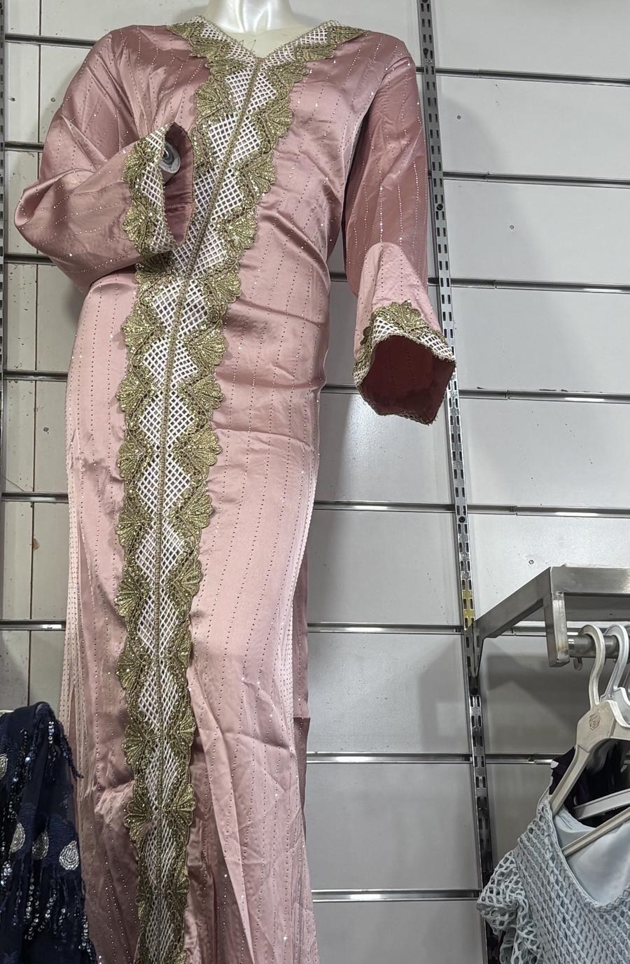 الفستان سعره 150