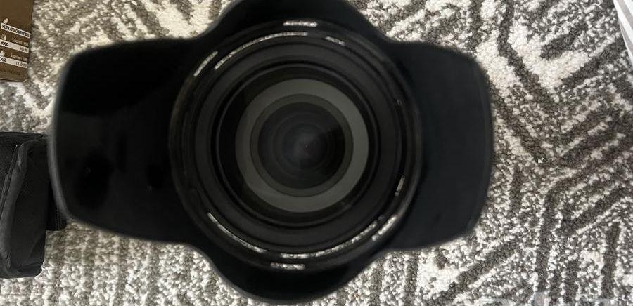 عدسة نيكون 28-300