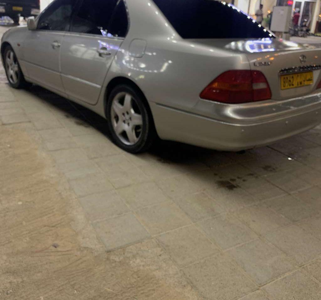 2002 لكزس LS