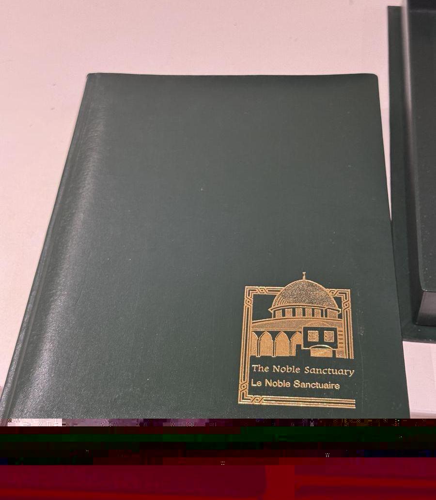 كتاب فاخر عن