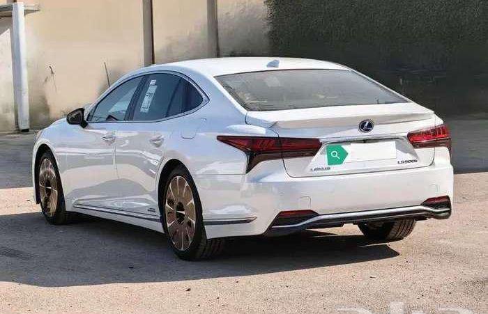 لكزس LS. 500.HHهايبرد
