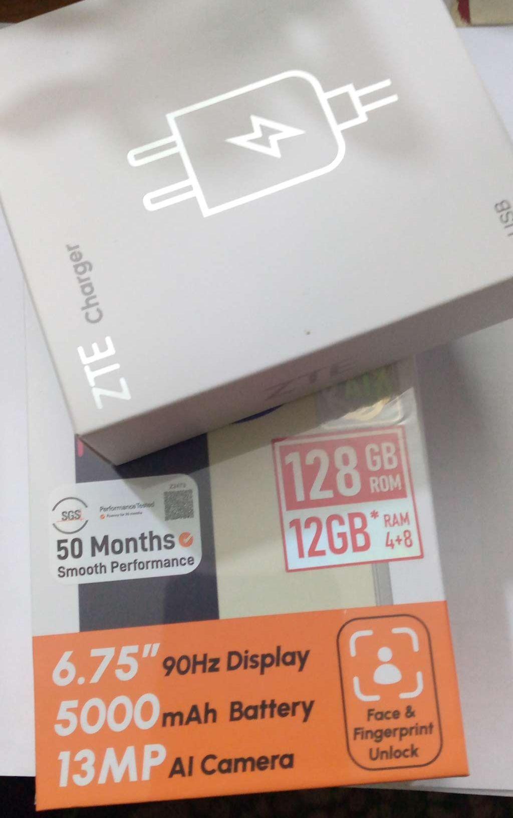 ZTE  الون