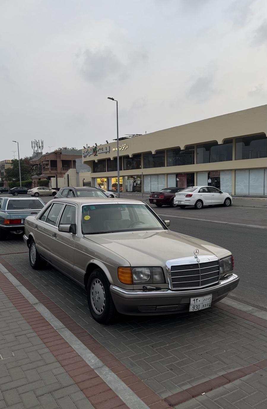 مرسيدس 560 SEL