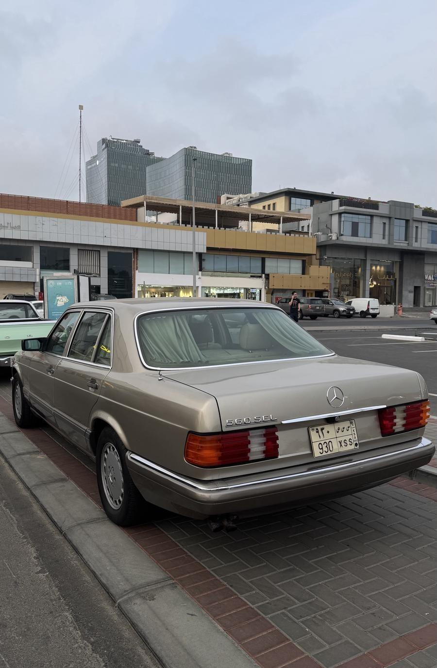 مرسيدس 560 SEL