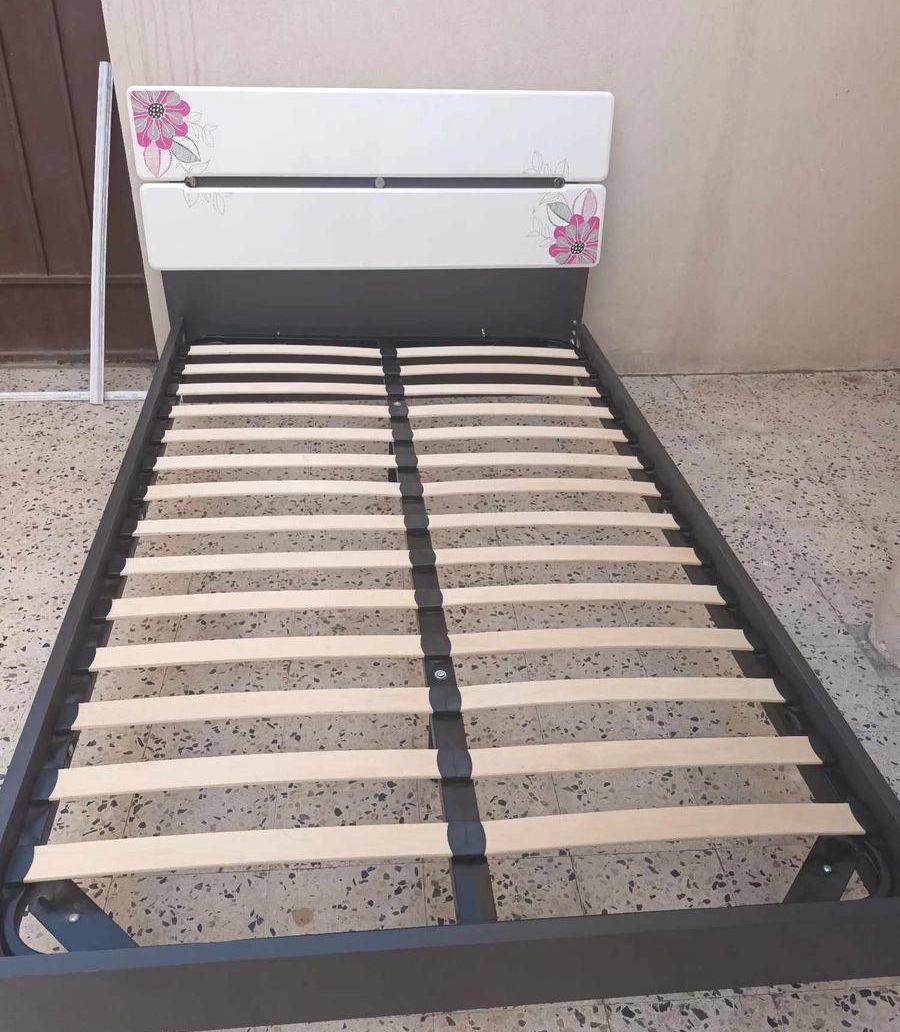 سرير نفر ونص