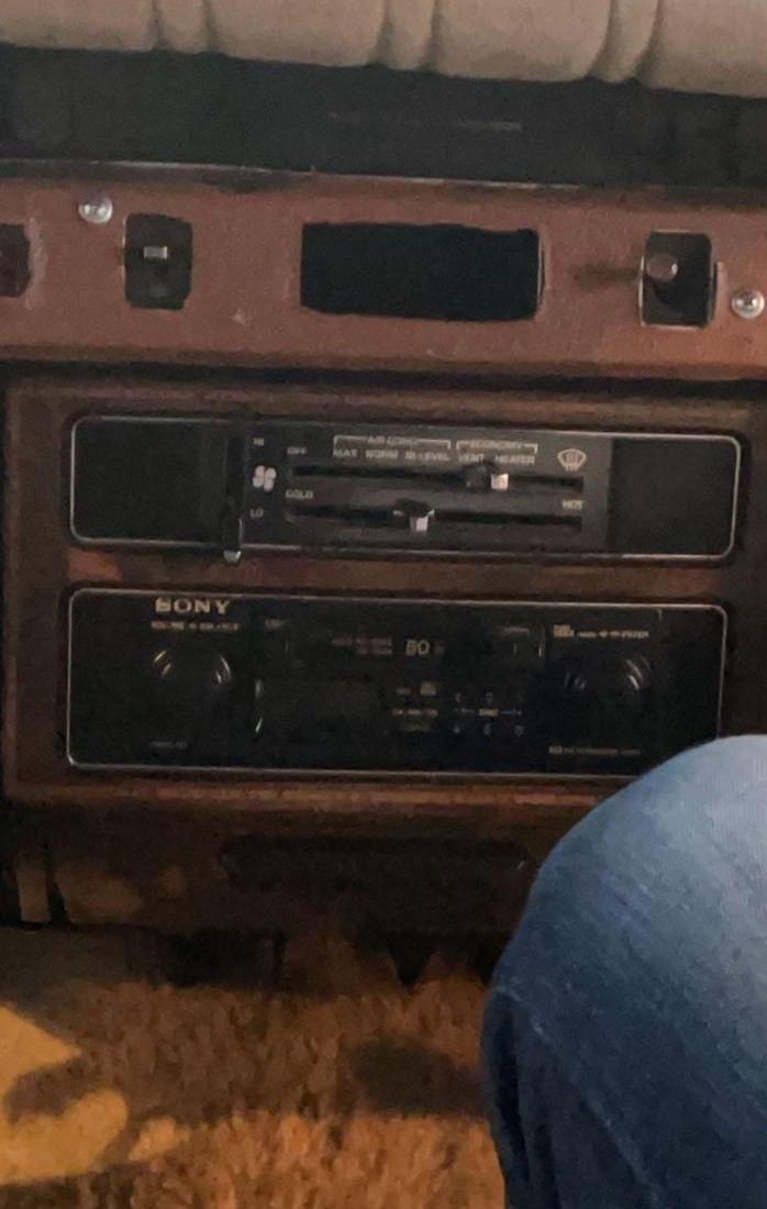 بونتياك بونوفيل 1981