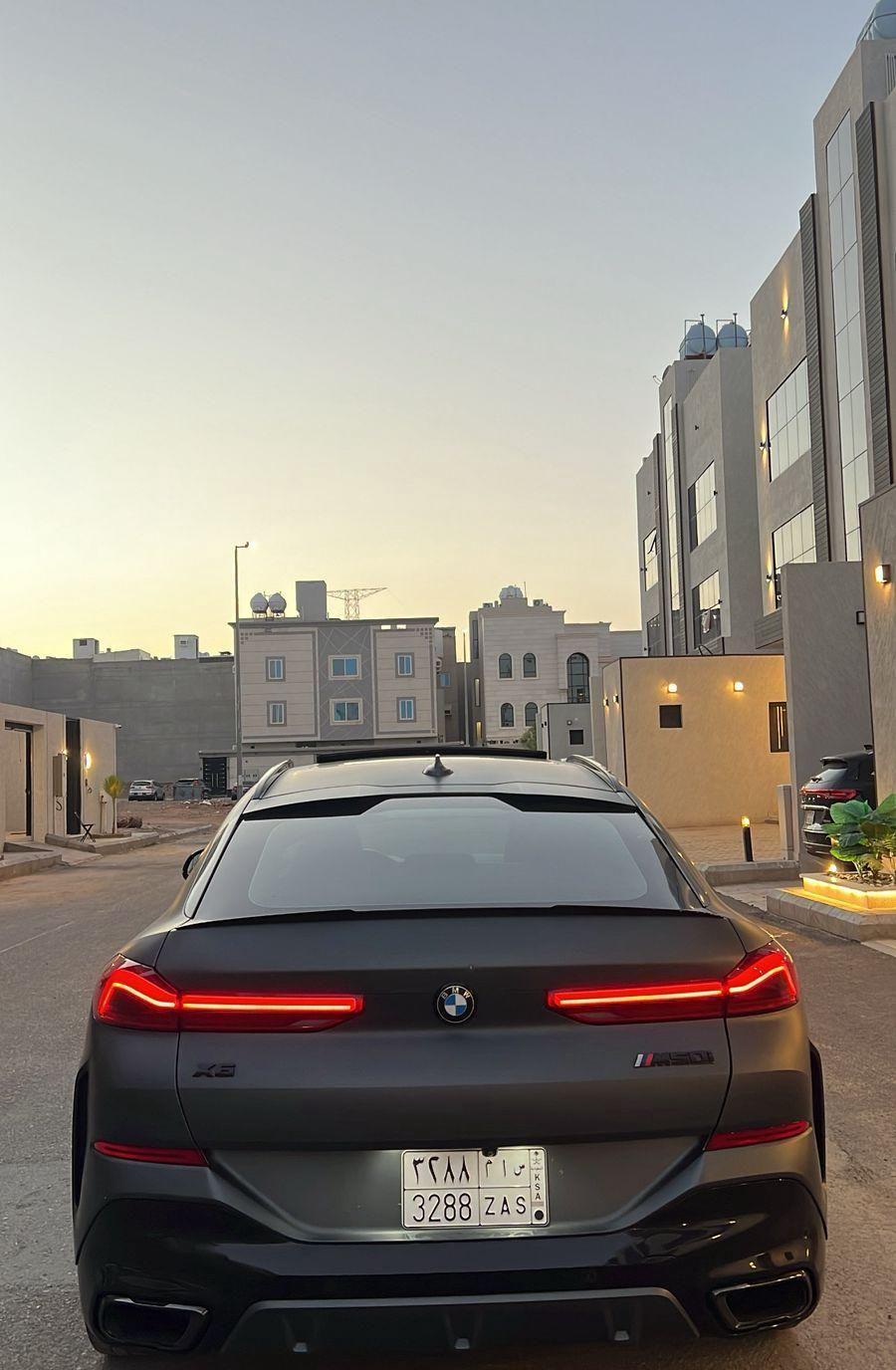 BMW M 50i
