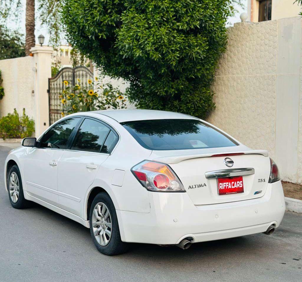 2012 نيسان التيما