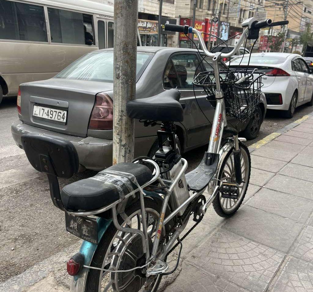 دراجه كهربائية نضيفه