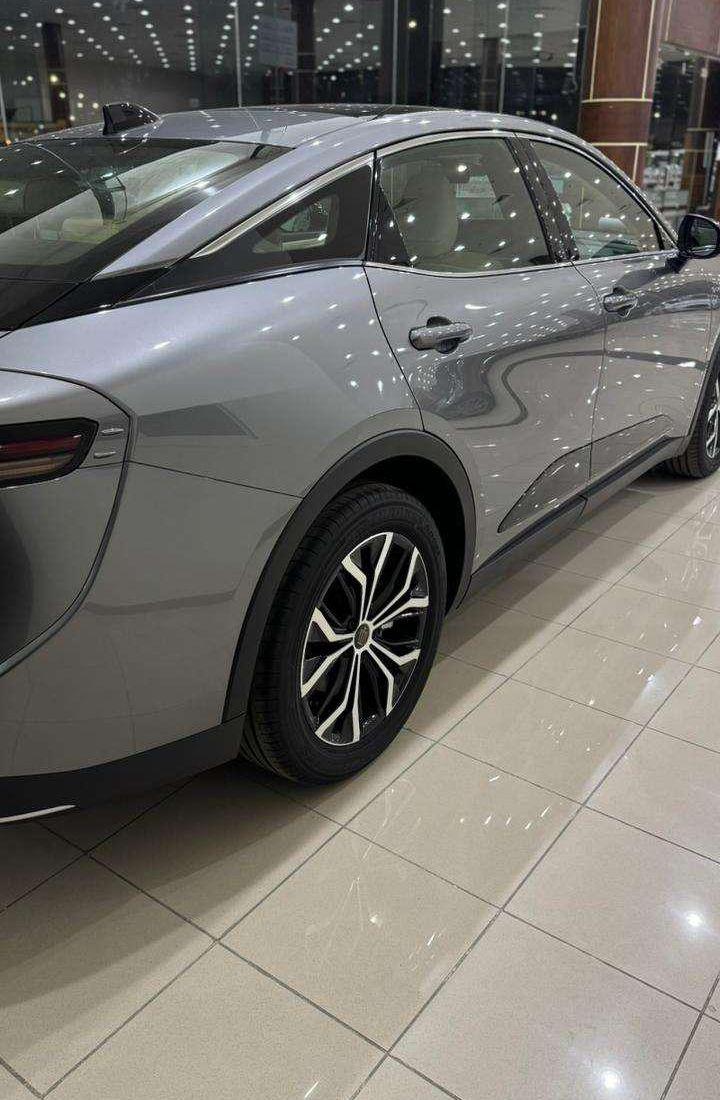كراون برستيج رمادي