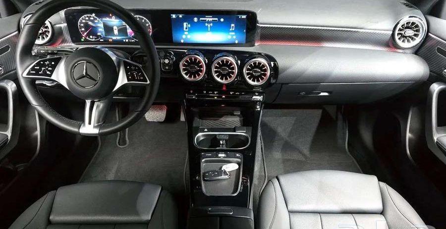 مرسيدس هاتشباك A220