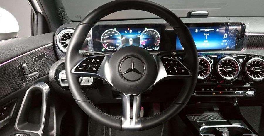 مرسيدس هاتشباك A220
