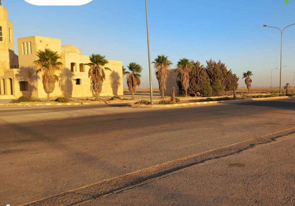 أرض تجارية للبيع