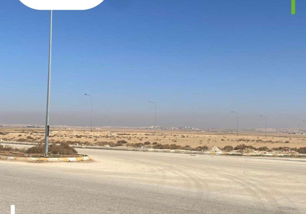 أرض تجارية للبيع