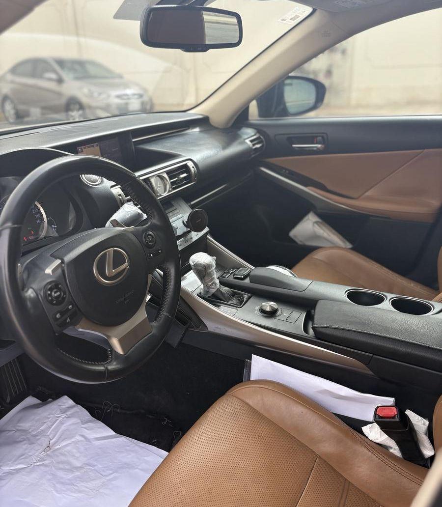لكزس 350is. 2015