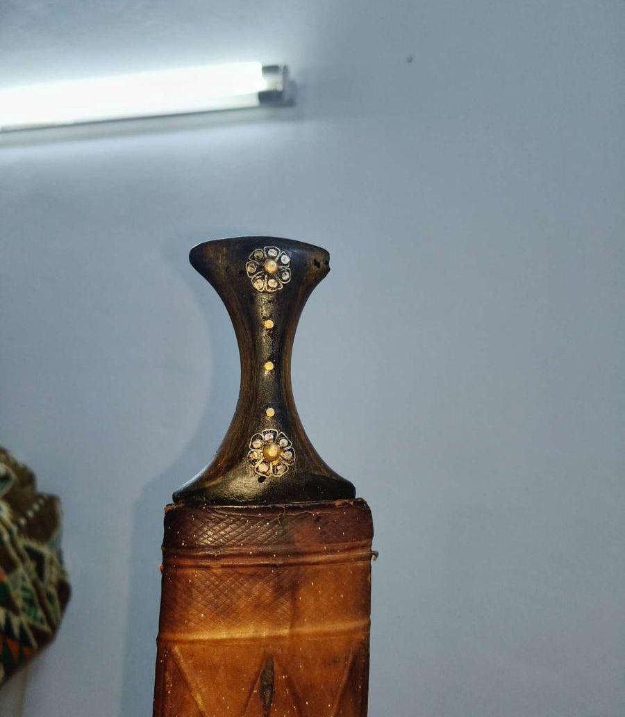 جنبية قديمة عمرها
