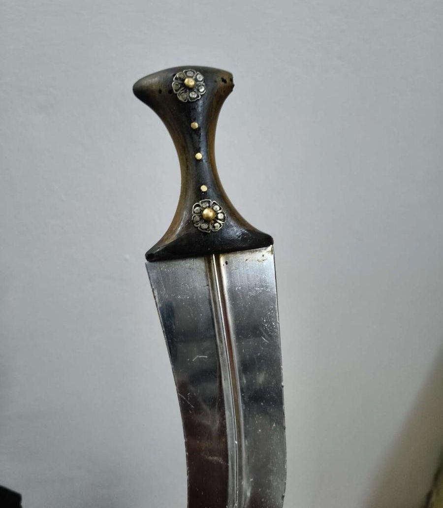 جنبية قديمة عمرها