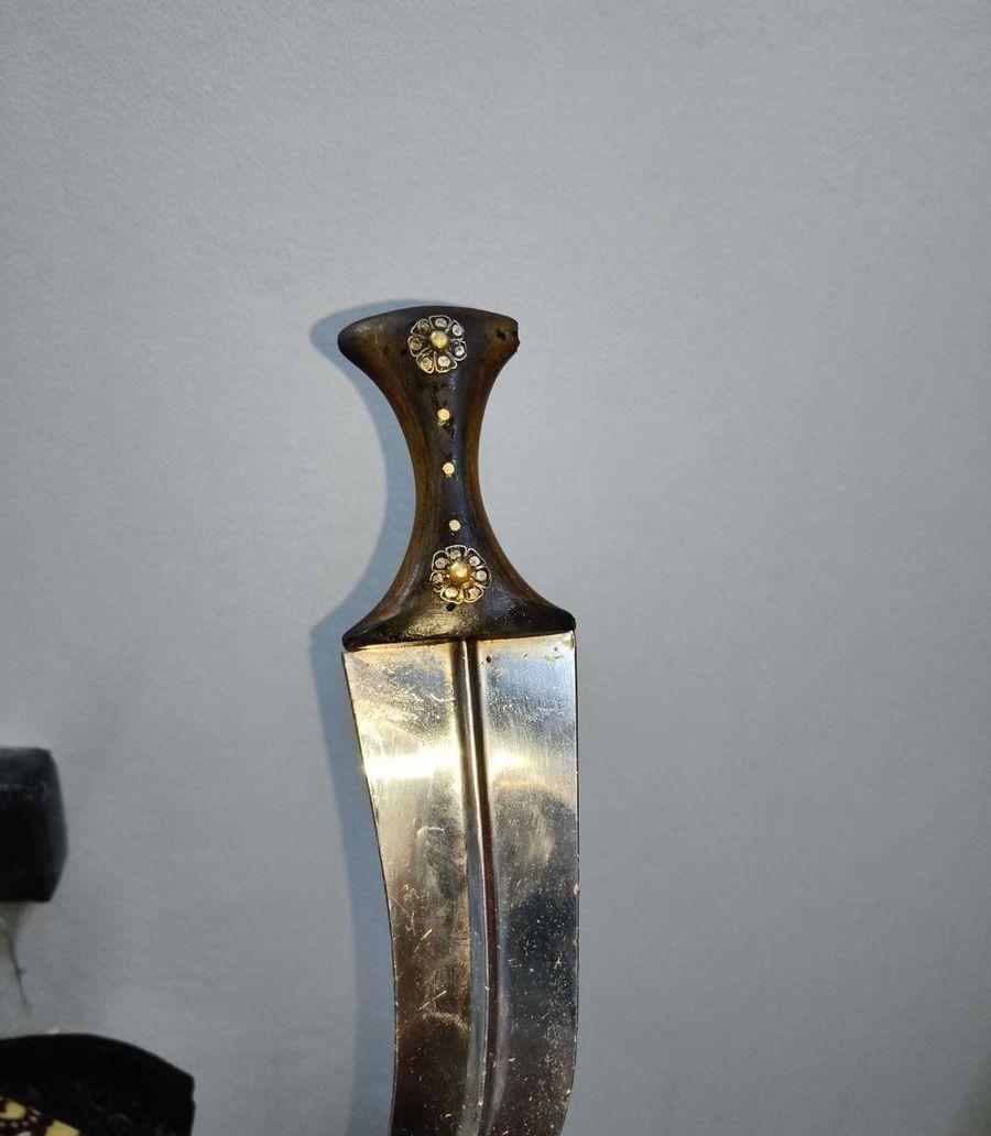 جنبية قديمة عمرها