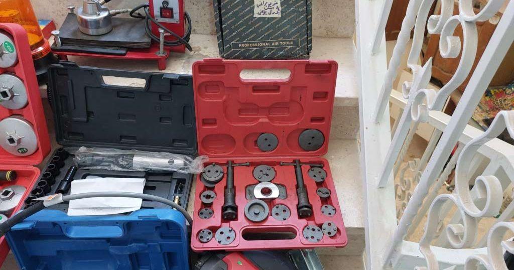 للبيع أغراض معدات