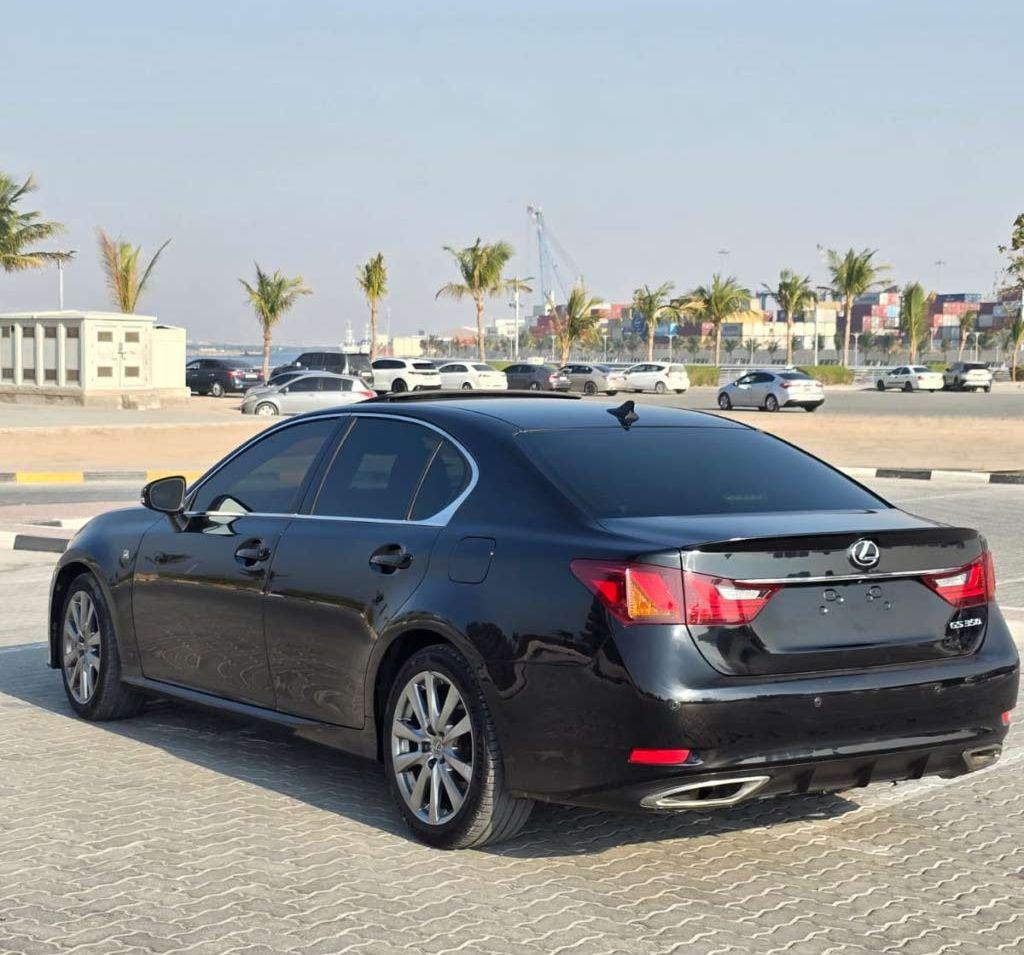 متوفر لكزس GS