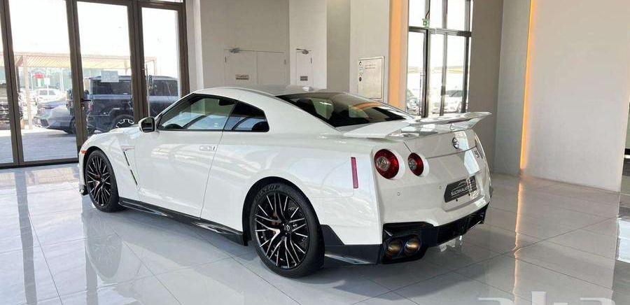 NISSAN GTR FINAL