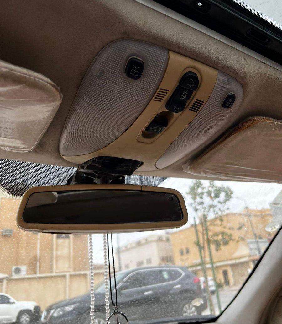 للبيع سياره مرسيدس
