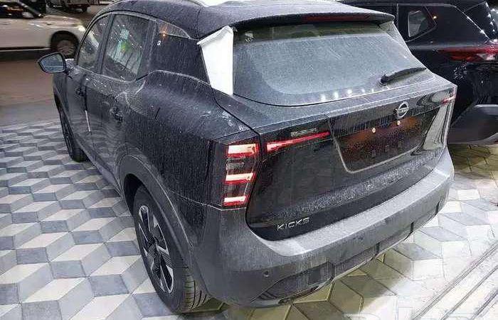 نيسان كيكس SV