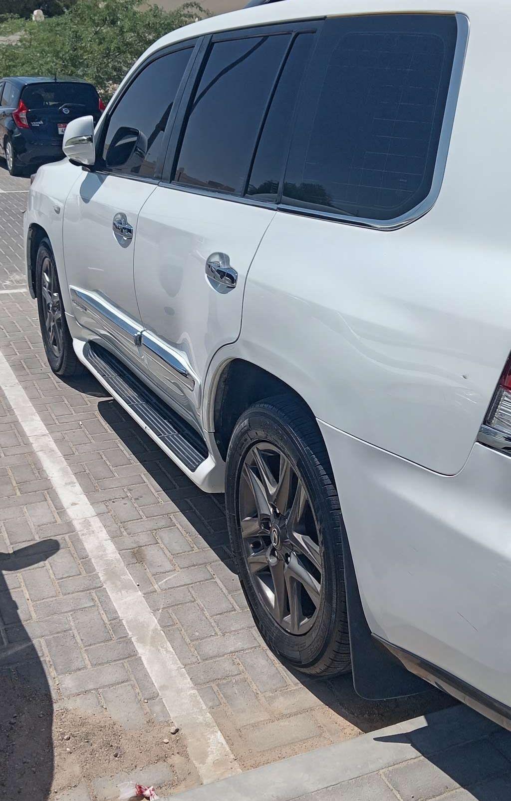 2010 لكزس LX