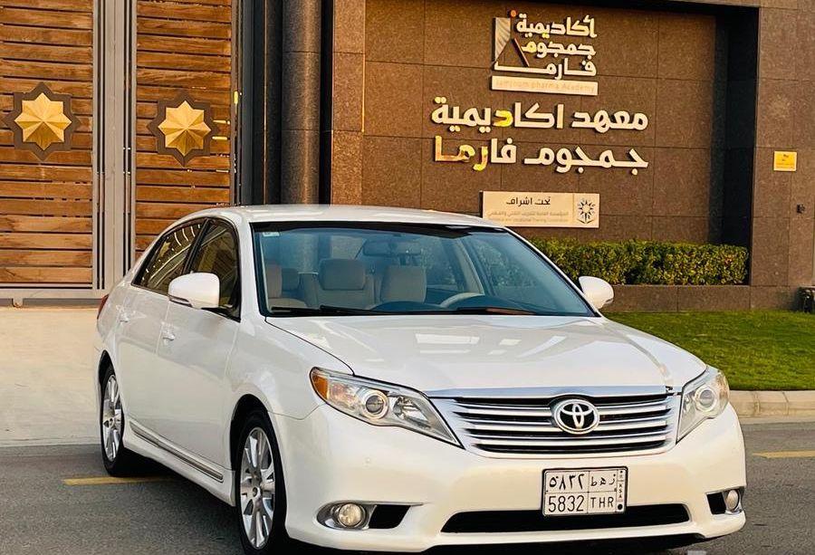 تويوتا أفالون 2011