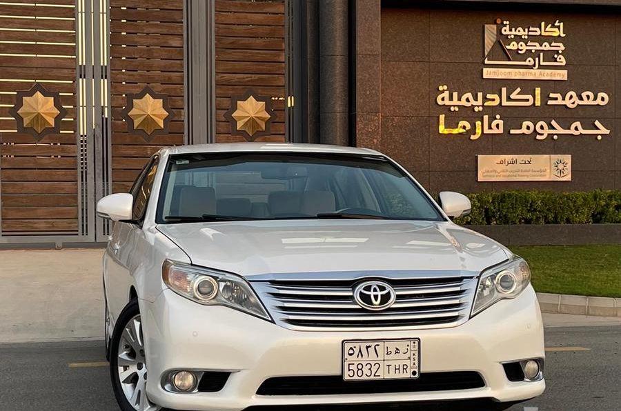 تويوتا أفالون 2011